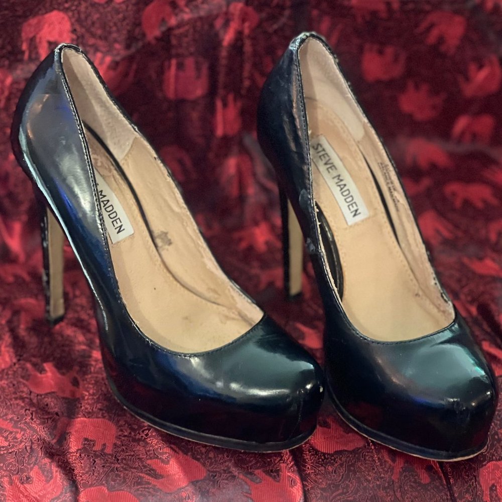 Steve Madden Stokker Patent Leather Platform Heels (Size: 5.5M)